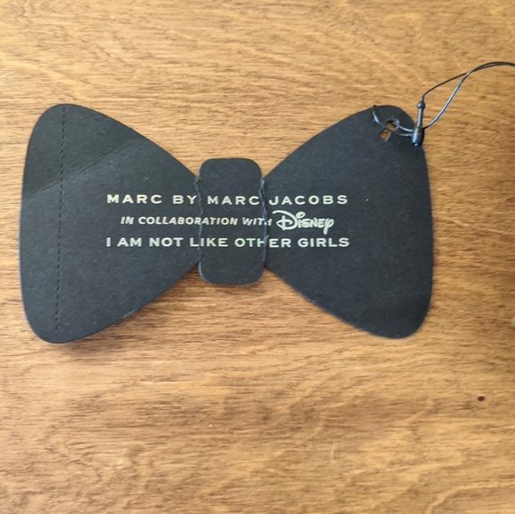 Marc Jacobs Disney Alice in Wonderland Wristlet - Picture 15 of 16